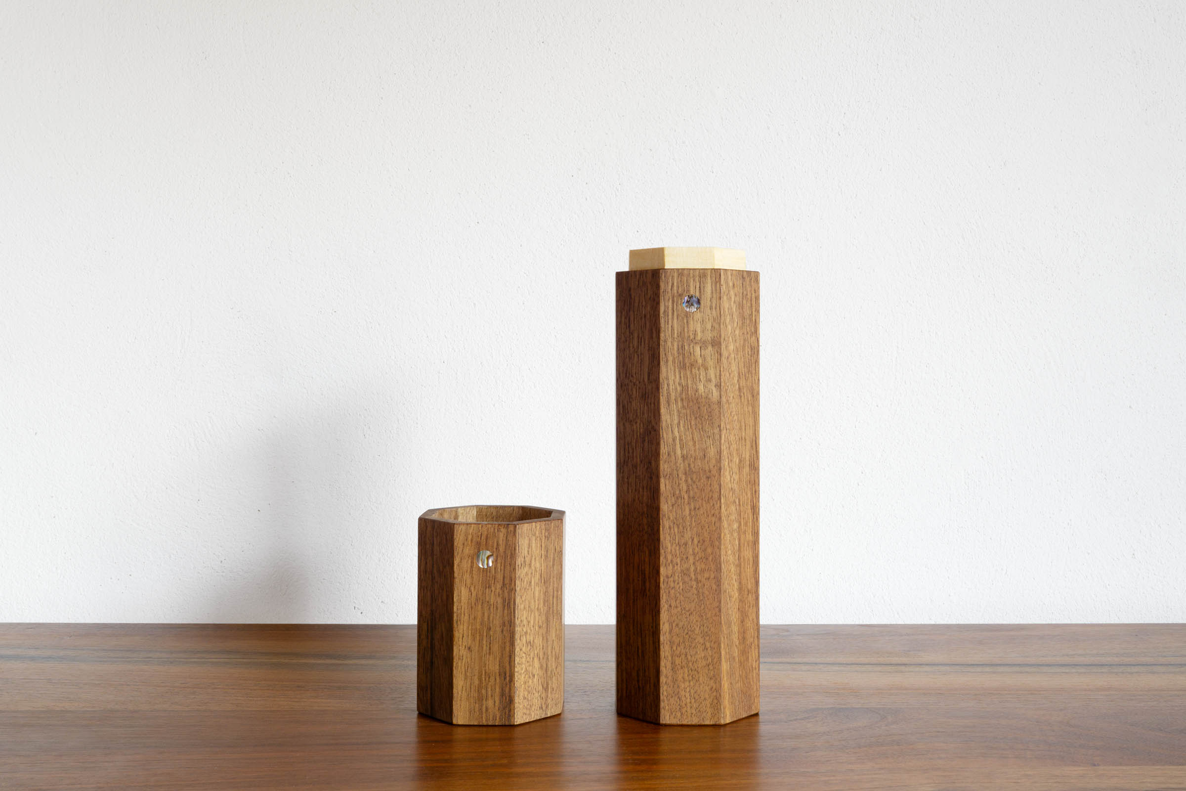 Geöffnete Aufbewahungsbox achteckig handgefertigt als Einzelmöbelstück von The Trees of Life in Perg in Oberösterreich