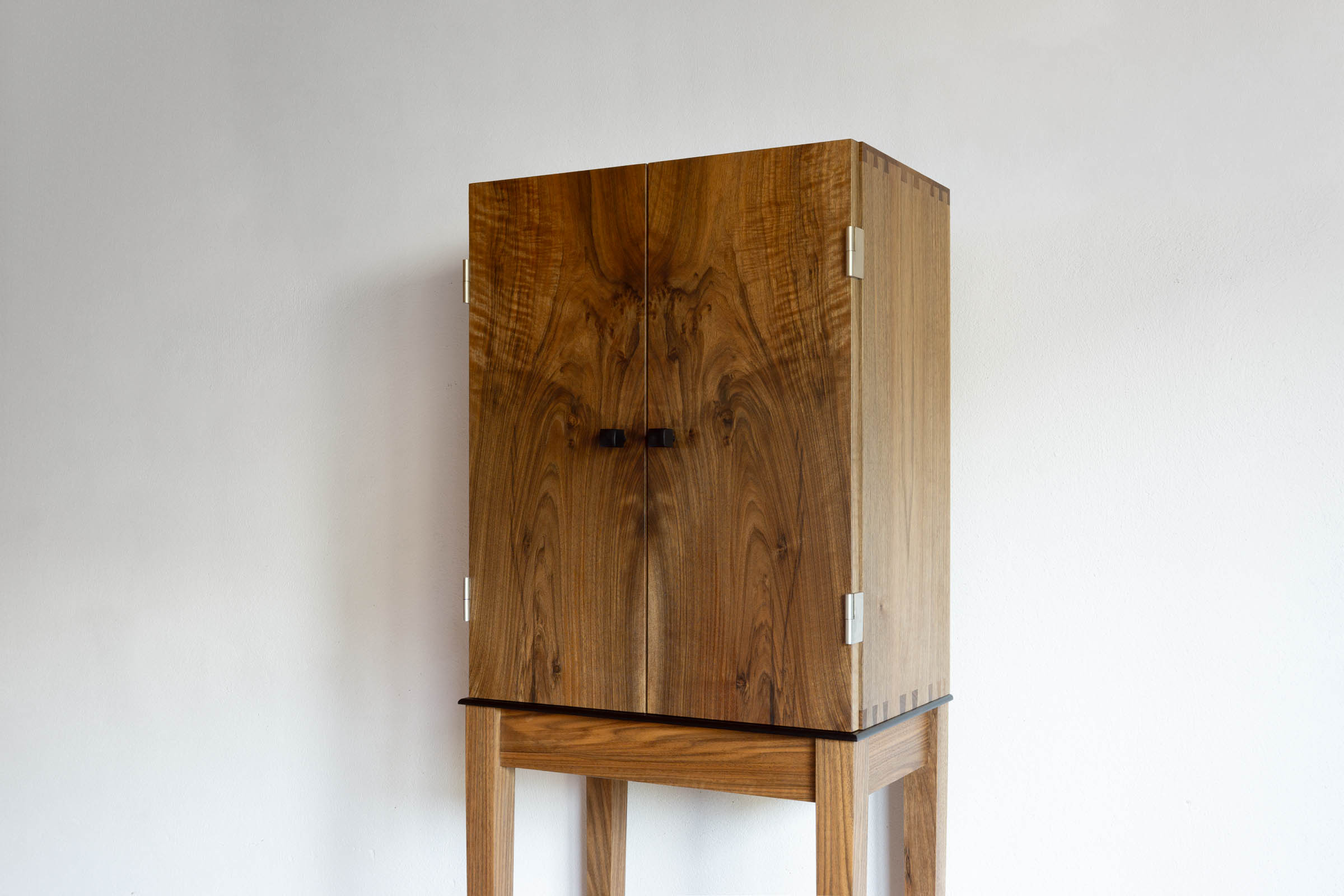 Barschränkchen handgefertigt als Einzelmöbelstück von The Trees of Life in Perg in Oberösterreich