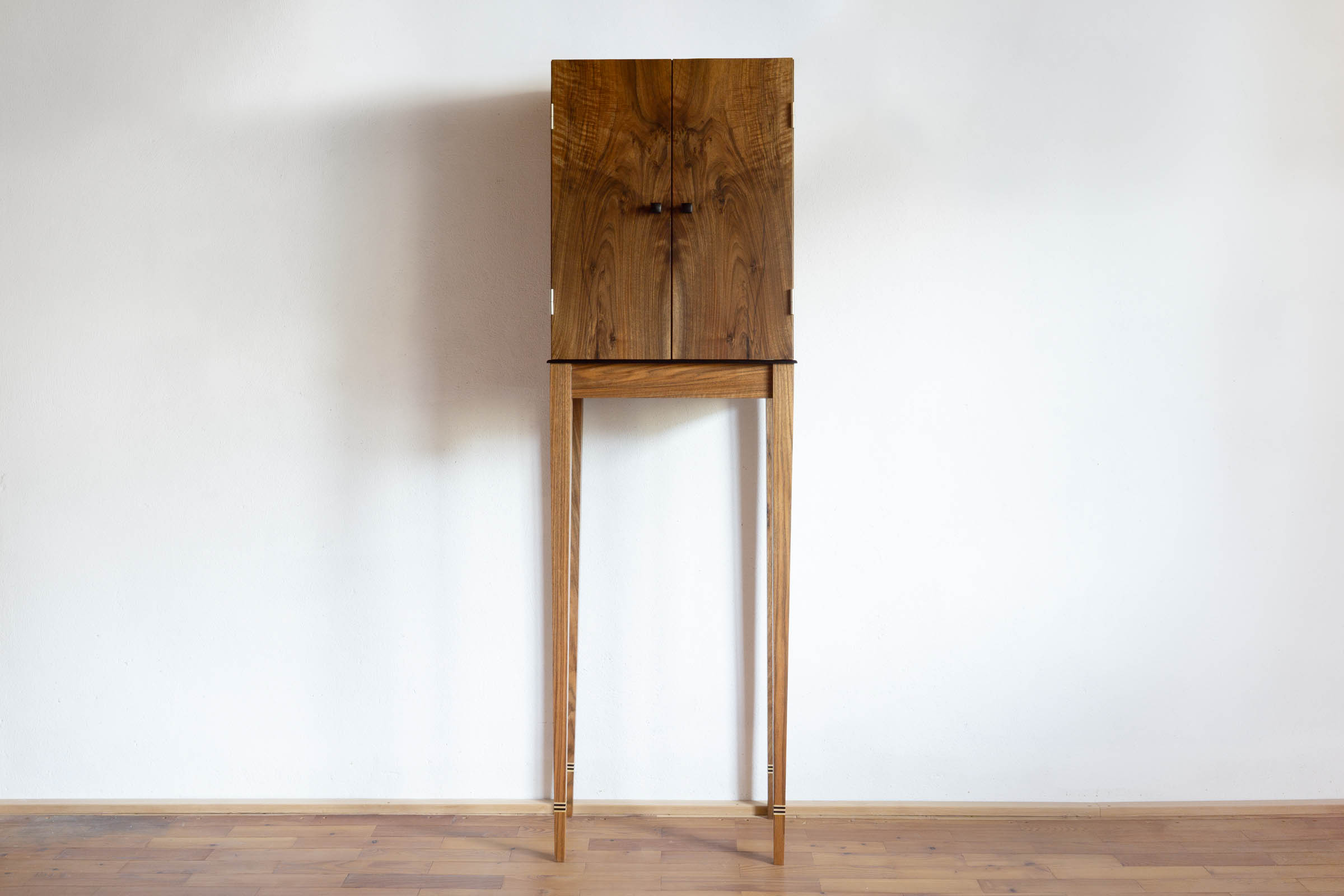 Barschränkchen handgefertigt als Einzelmöbelstück von The Trees of Life in Perg in Oberösterreich